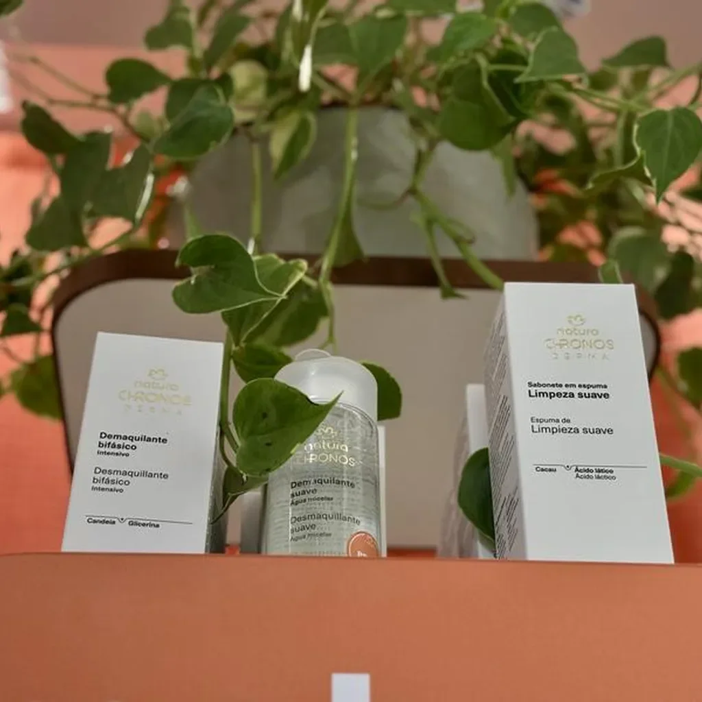 Demaquilantes e produtos de limpeza facial Natura Chronos